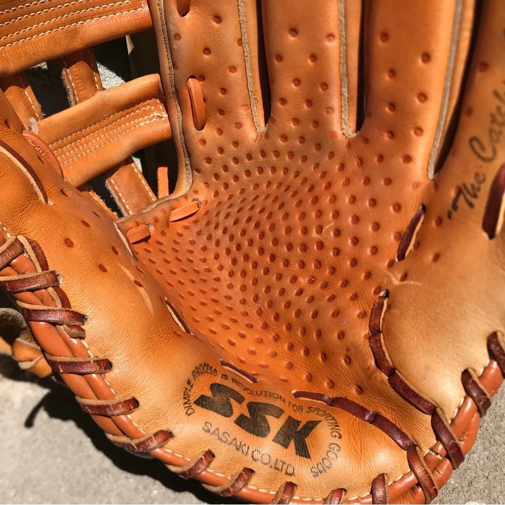 CLASSIC SSK, SOFTBALL GLOVE. CATCHING MACHINE R-throw. - Picture 3 of 16